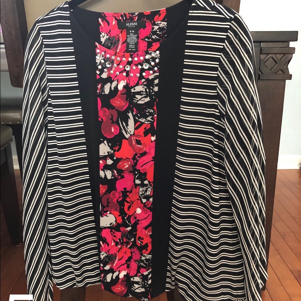 Alfani print long sleeve blouse. Size MED PETITE